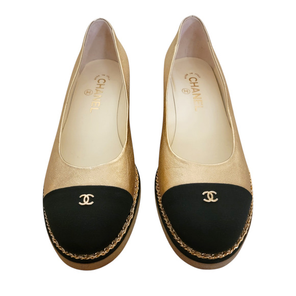 Chanel Logo Cap Toe Two Tone Wedge Pumps Gold Black Chain Leather Fabric 7 37.5 - Picture 1 of 15